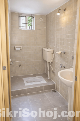 1200 SqF Well-Maintained South-Facing Apartment—ECB Chattor